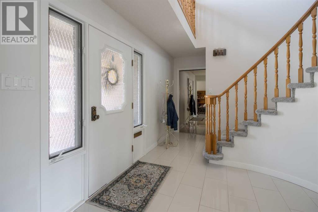 3710 Oak Drive S, Lethbridge, Alberta  T1K 4H4 - Photo 2 - A2239717