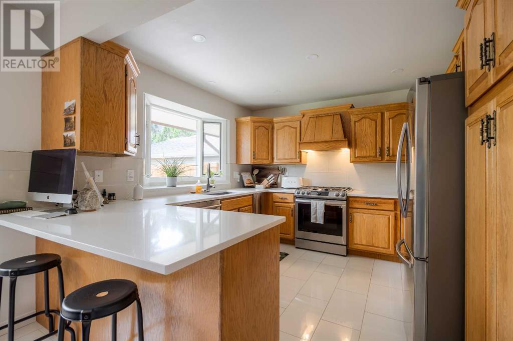 3710 Oak Drive S, Lethbridge, Alberta  T1K 4H4 - Photo 9 - A2239717