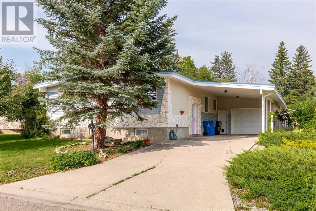 18 Trinity Place W, Lethbridge, Alberta  T1K 3W8 - Photo 1 - A2240143
