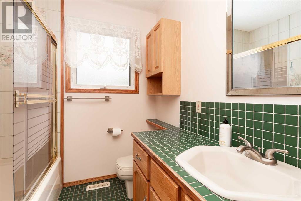18 Trinity Place W, Lethbridge, Alberta  T1K 3W8 - Photo 17 - A2240143