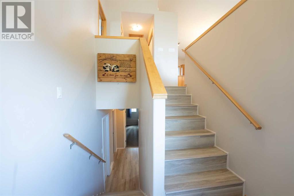 781 Blackfoot Terrace W, Lethbridge, Alberta  T1K 7X7 - Photo 3 - A2239979