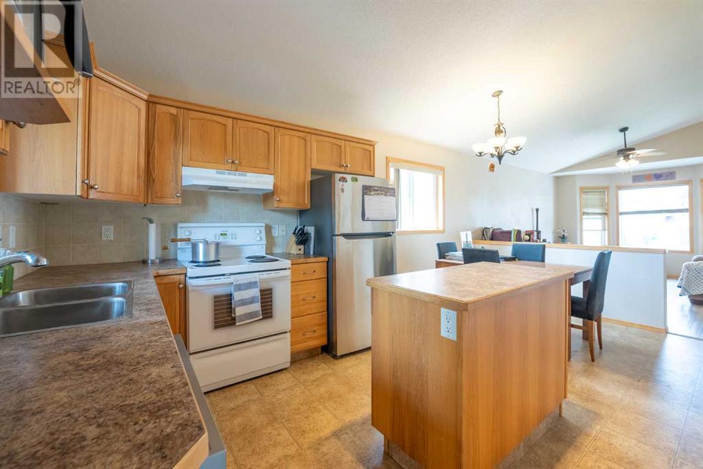 781 Blackfoot Terrace W, Lethbridge, Alberta  T1K 7X7 - Photo 8 - A2239979