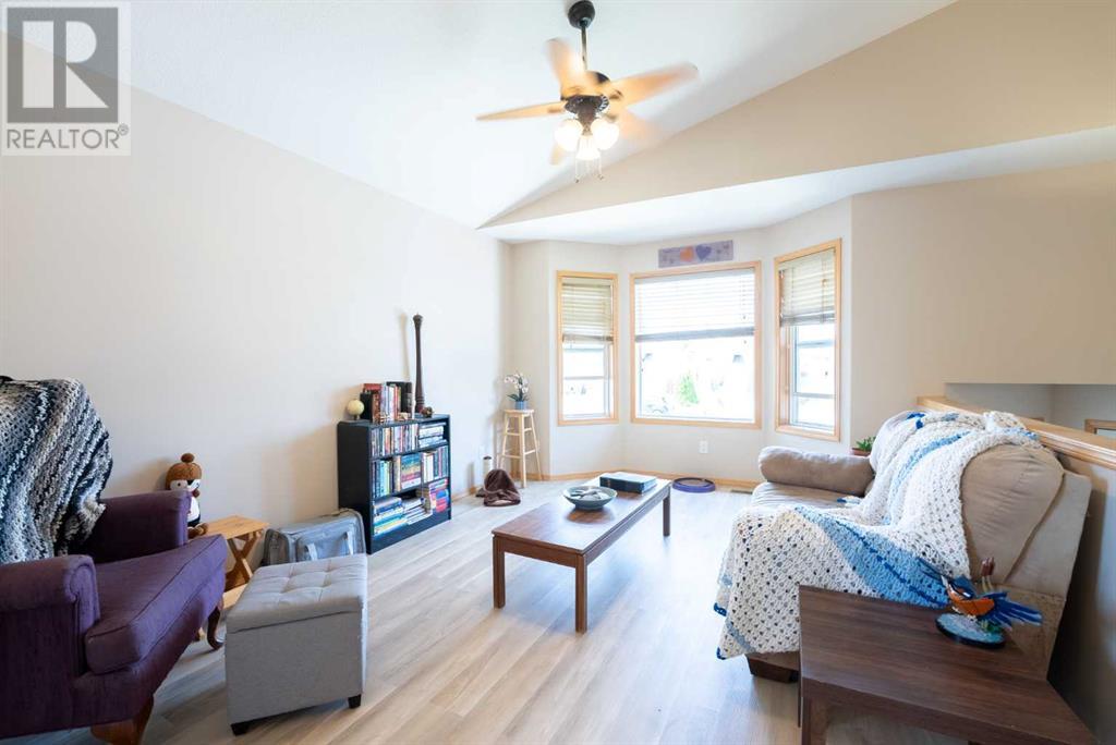 781 Blackfoot Terrace W, Lethbridge, Alberta  T1K 7X7 - Photo 4 - A2239979