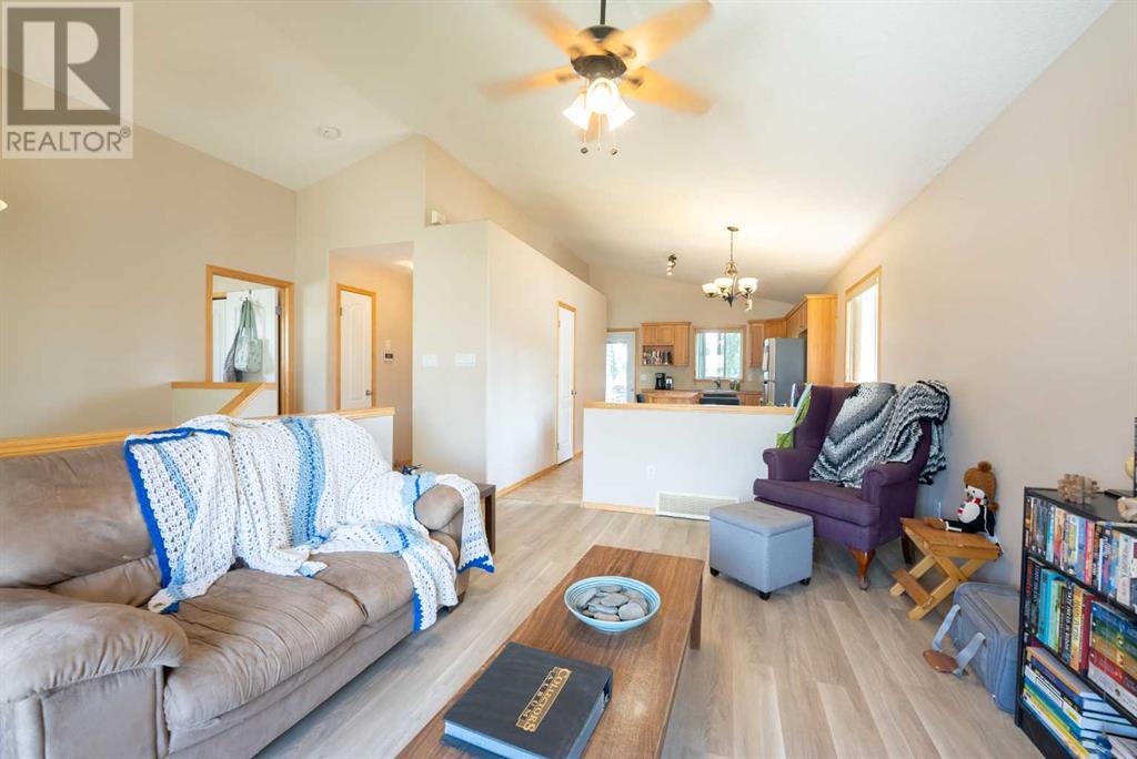 781 Blackfoot Terrace W, Lethbridge, Alberta  T1K 7X7 - Photo 5 - A2239979