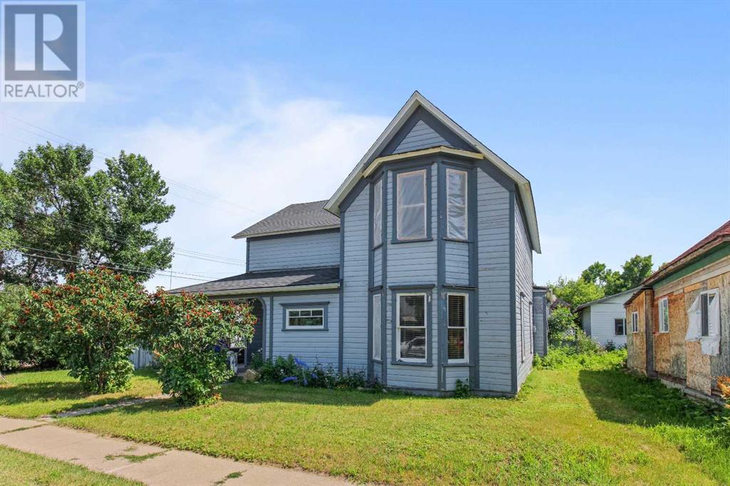 113 48 Avenue W, Claresholm, Alberta  T0L 0T0 - Photo 2 - A2240177