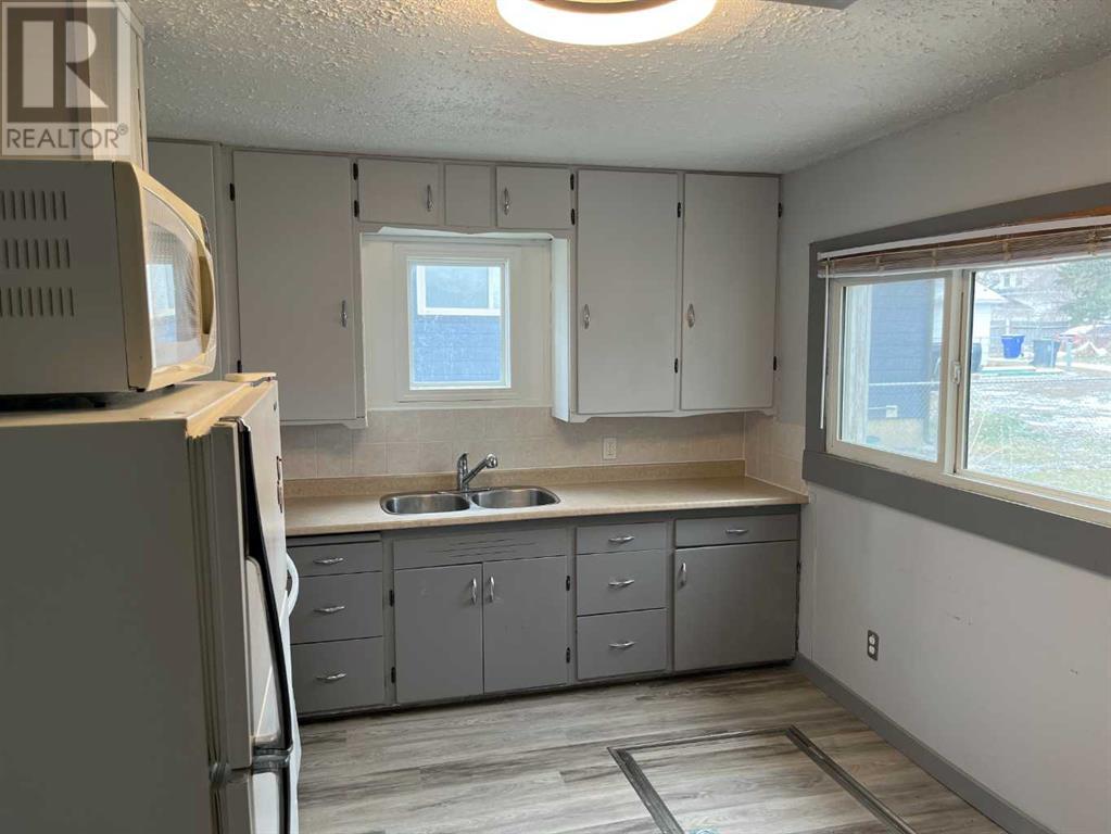 131 8 Avenue W, Bow Island, Alberta  T0K 0G0 - Photo 2 - A2206885