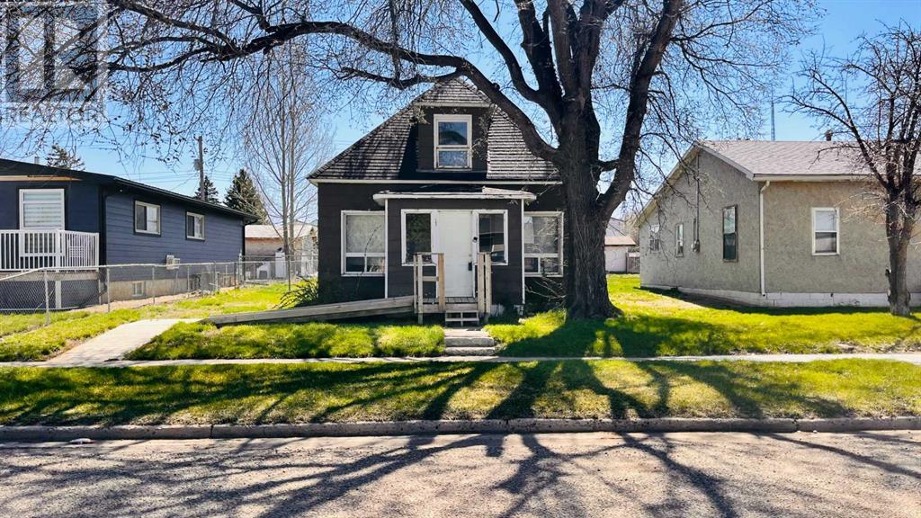 131 8 Avenue W, Bow Island, Alberta