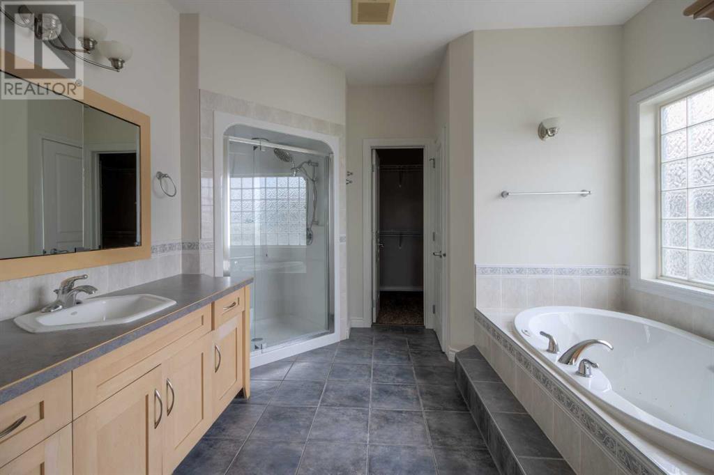 73 Fairmont Park Landing S, Lethbridge, Alberta  T1K 7L1 - Photo 18 - A2240989