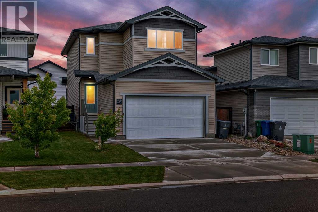 673 Aquitania Boulevard W, Lethbridge, Alberta  T1J 5N4 - Photo 2 - A2240913