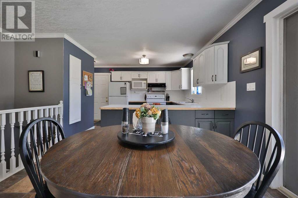 263 W 1 Avenue S, Magrath, Alberta  T0K 1J0 - Photo 8 - A2233823