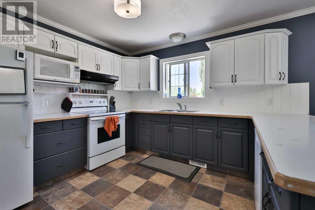 263 W 1 Avenue S, Magrath, Alberta  T0K 1J0 - Photo 11 - A2233823