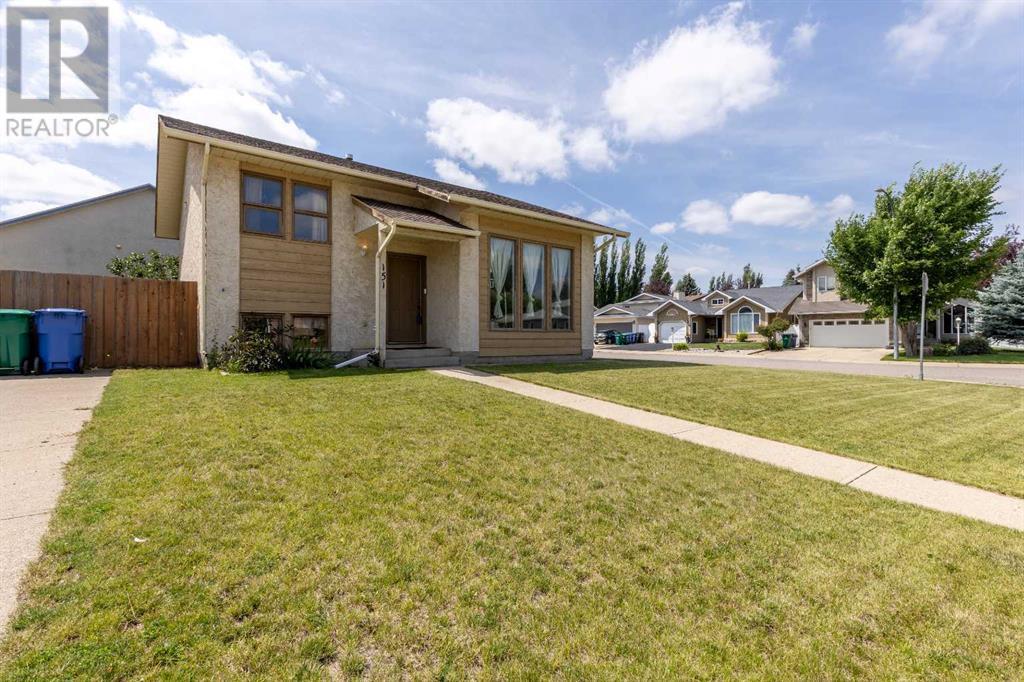 151 Lakhota Crescent W, Lethbridge, Alberta  T1K 6H5 - Photo 2 - A2240415