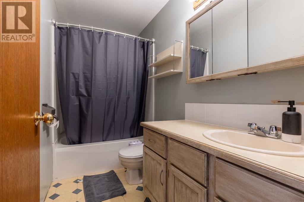 151 Lakhota Crescent W, Lethbridge, Alberta  T1K 6H5 - Photo 20 - A2240415