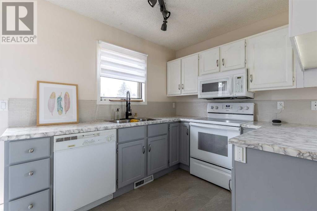 151 Lakhota Crescent W, Lethbridge, Alberta  T1K 6H5 - Photo 14 - A2240415