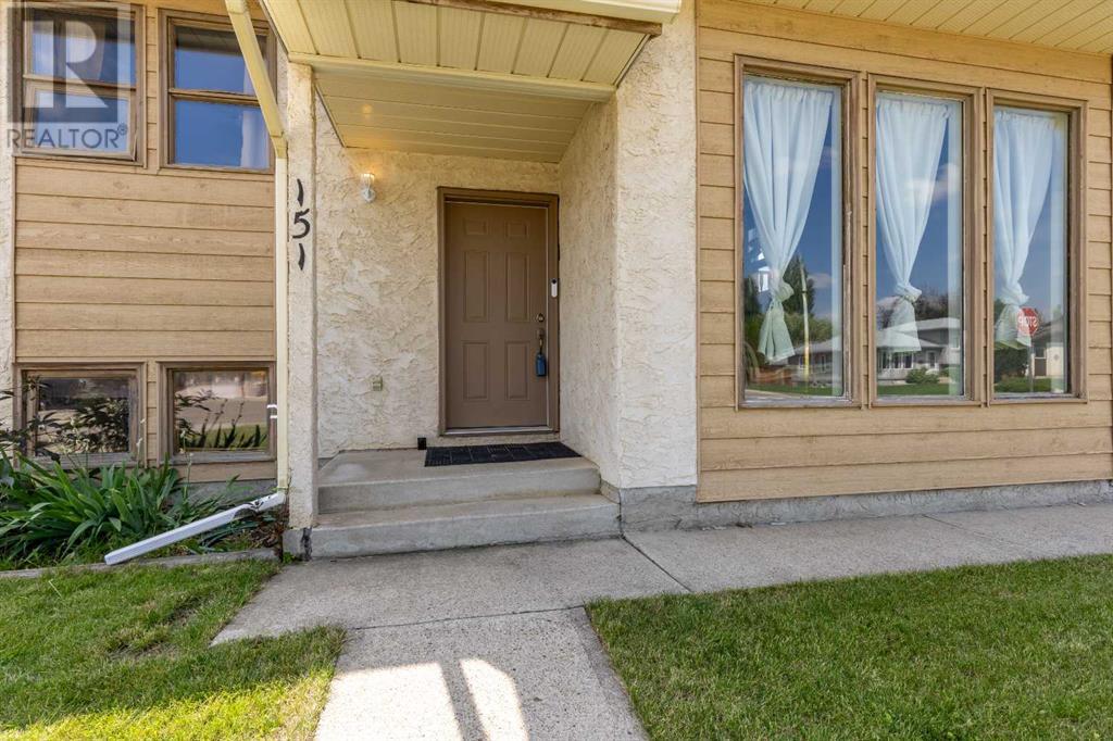 151 Lakhota Crescent W, Lethbridge, Alberta  T1K 6H5 - Photo 5 - A2240415