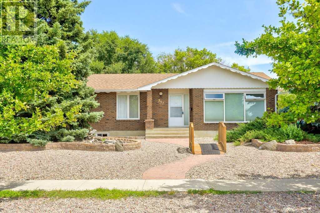 357 Laval Boulevard W, Lethbridge, Alberta  T1K 3W7 - Photo 1 - A2229114