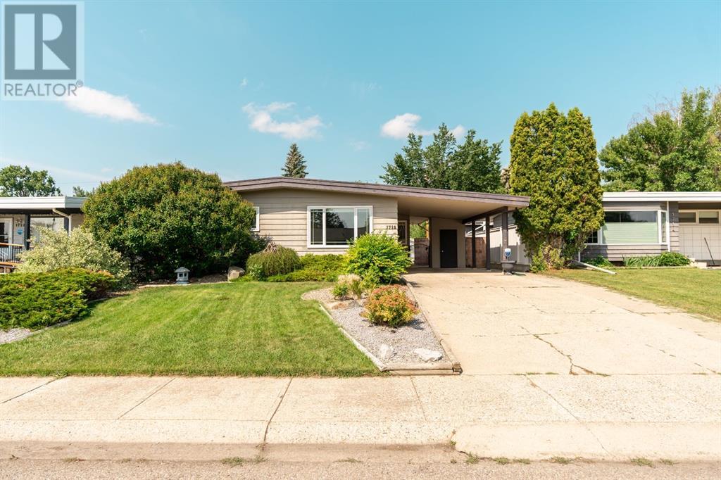 1718 21 Street S, Lethbridge, Alberta  T1K 2H7 - Photo 1 - A2239856
