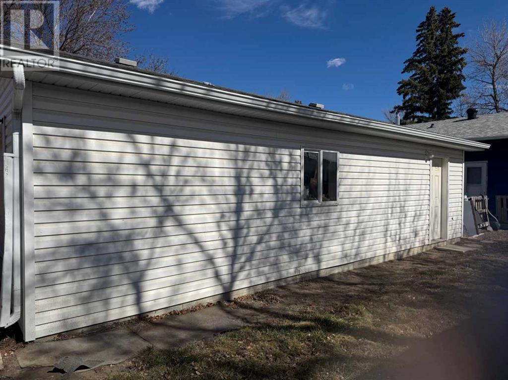1908 10 Street, Coaldale, Alberta  T1M 1B1 - Photo 3 - A2205335