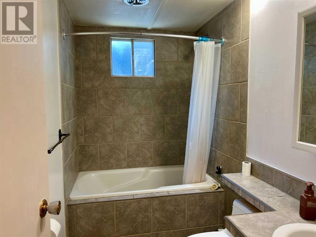 1, 911 Macleod Street, Pincher Creek, Alberta  T0K 1W0 - Photo 10 - A2234080