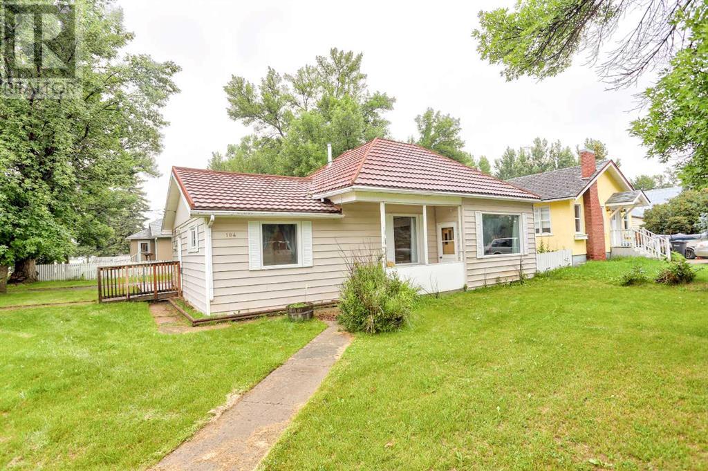 104 N 1 Street W, Magrath, Alberta  T0K 1J0 - Photo 2 - A2239838