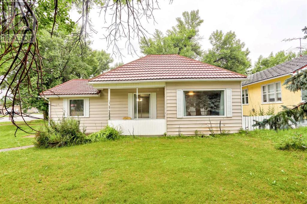 104 N 1 Street W, Magrath, Alberta