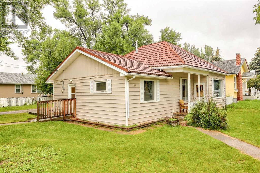 104 N 1 Street W, Magrath, Alberta  T0K 1J0 - Photo 3 - A2239838