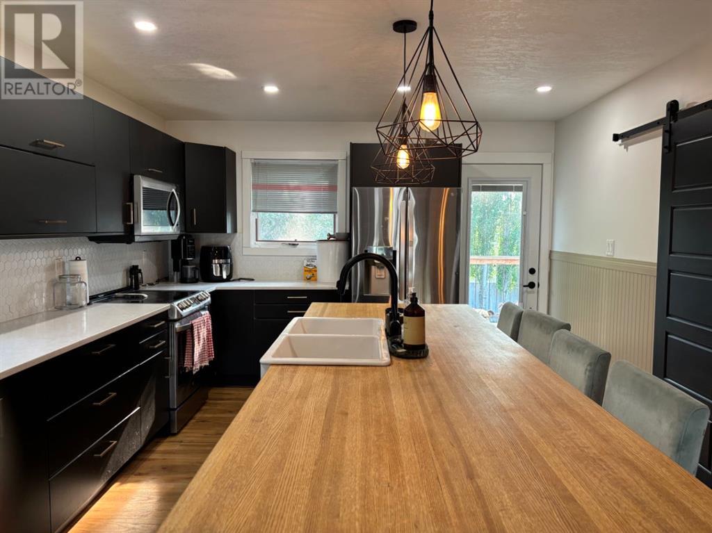 229 Mt Blakiston Road W, Lethbridge, Alberta  T1K 6M3 - Photo 11 - A2227735