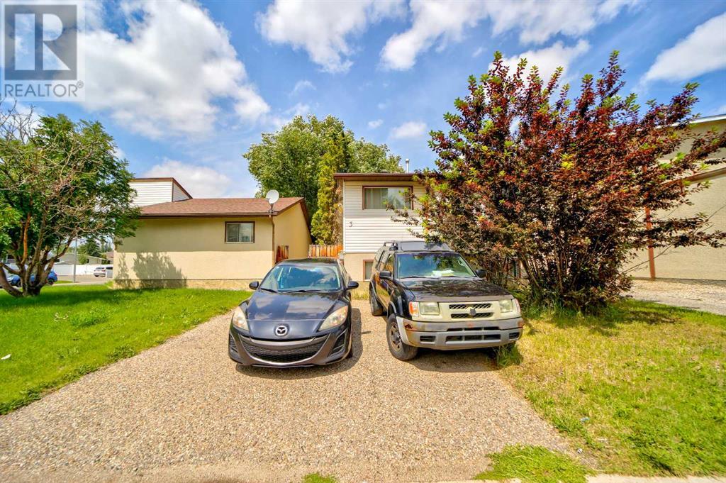 3 Columbia Place W, Lethbridge, Alberta  T1K 5A8 - Photo 2 - A2241289