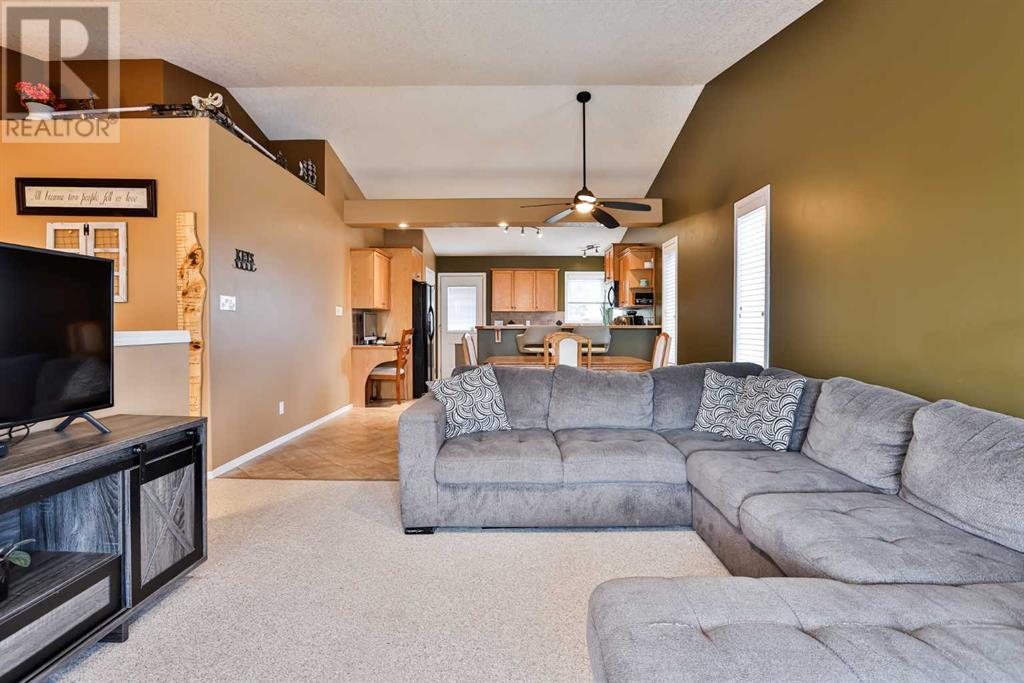 243 Squamish Court W, Lethbridge, Alberta  T1K 7Y9 - Photo 5 - A2237031