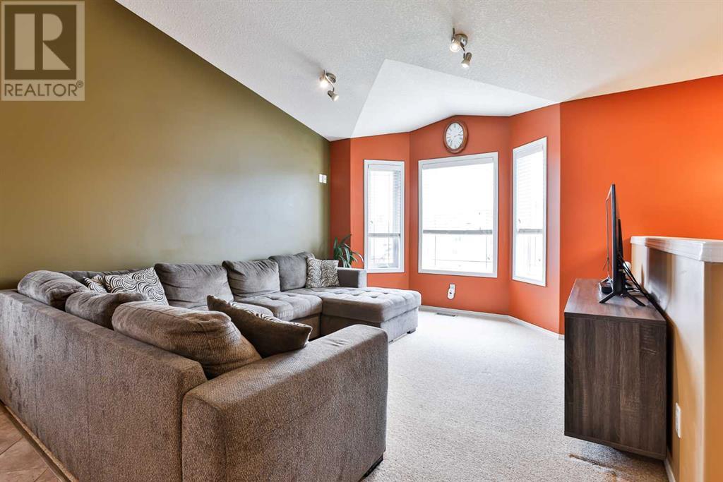 243 Squamish Court W, Lethbridge, Alberta  T1K 7Y9 - Photo 4 - A2237031