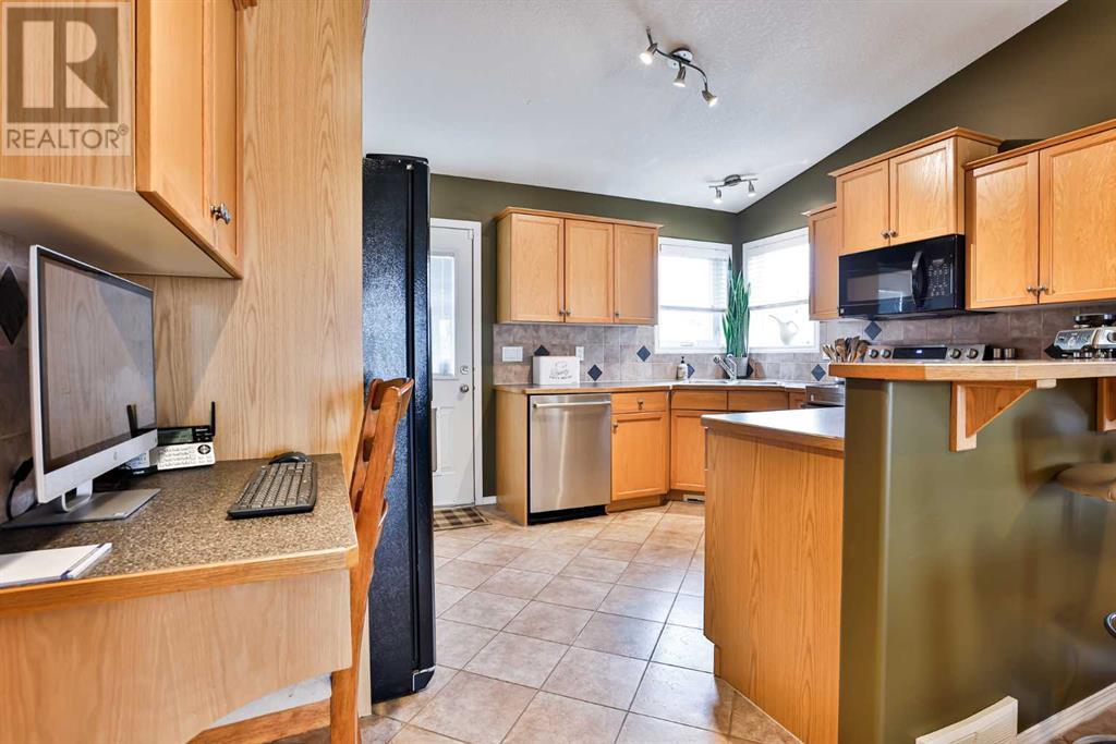 243 Squamish Court W, Lethbridge, Alberta  T1K 7Y9 - Photo 8 - A2237031