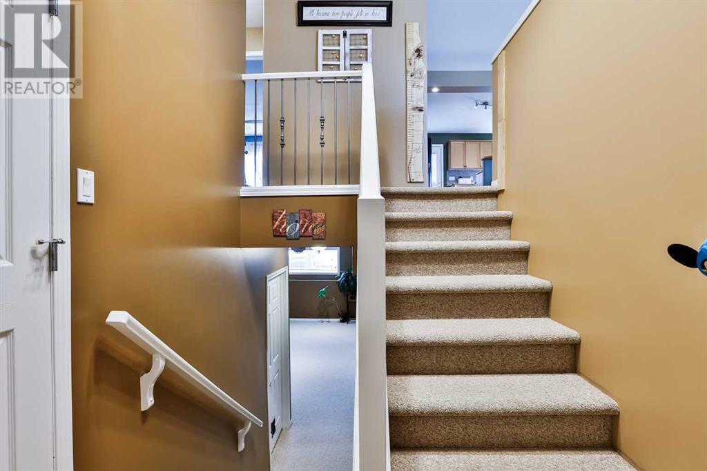 243 Squamish Court W, Lethbridge, Alberta  T1K 7Y9 - Photo 2 - A2237031
