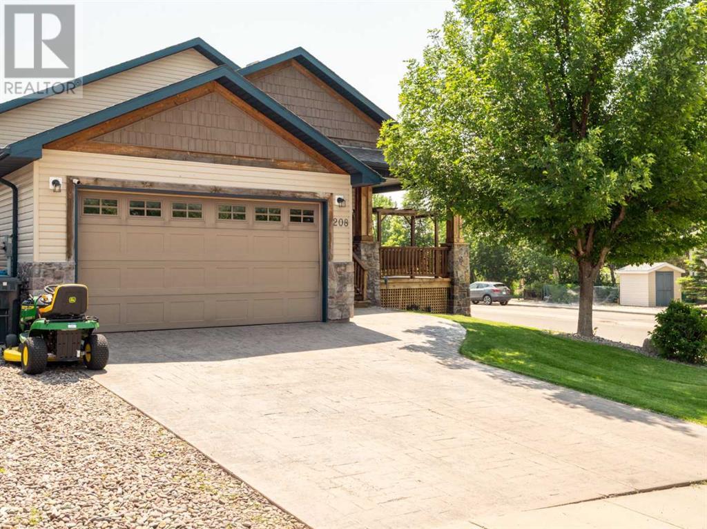 208 Mt Sunburst Place W, Lethbridge, Alberta  T1K 2S3 - Photo 2 - A2230437