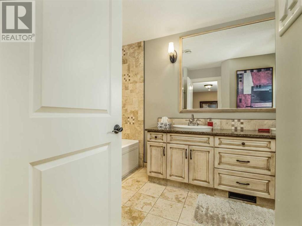 208 Mt Sunburst Place W, Lethbridge, Alberta  T1K 2S3 - Photo 25 - A2230437