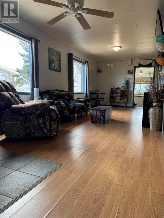 724 Lacombe Street, Pincher Creek, Alberta  T0K 1W0 - Photo 3 - A2212577