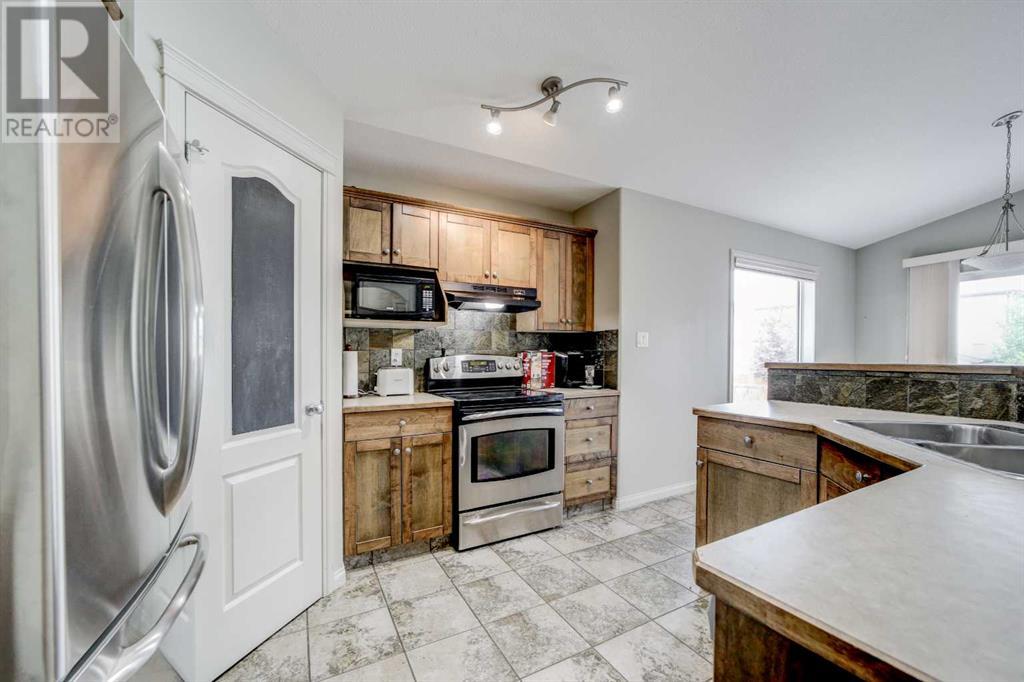 29 Coalbanks Links  W, Lethbridge, Alberta  T1J 4R8 - Photo 12 - A2235947