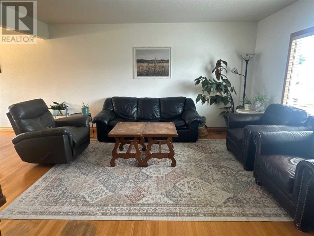 5028 42 Avenue, Taber, Alberta  T1G 1A6 - Photo 5 - A2241248