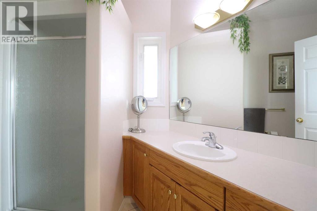 77 Fairmont Park Landing S, Lethbridge, Alberta  T1K 7L1 - Photo 23 - A2233414