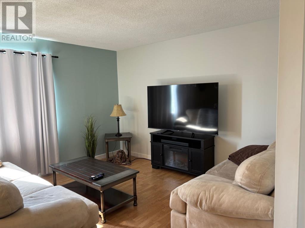 365 S 5 St W, Magrath, Alberta  T0K 1J0 - Photo 5 - A2223080