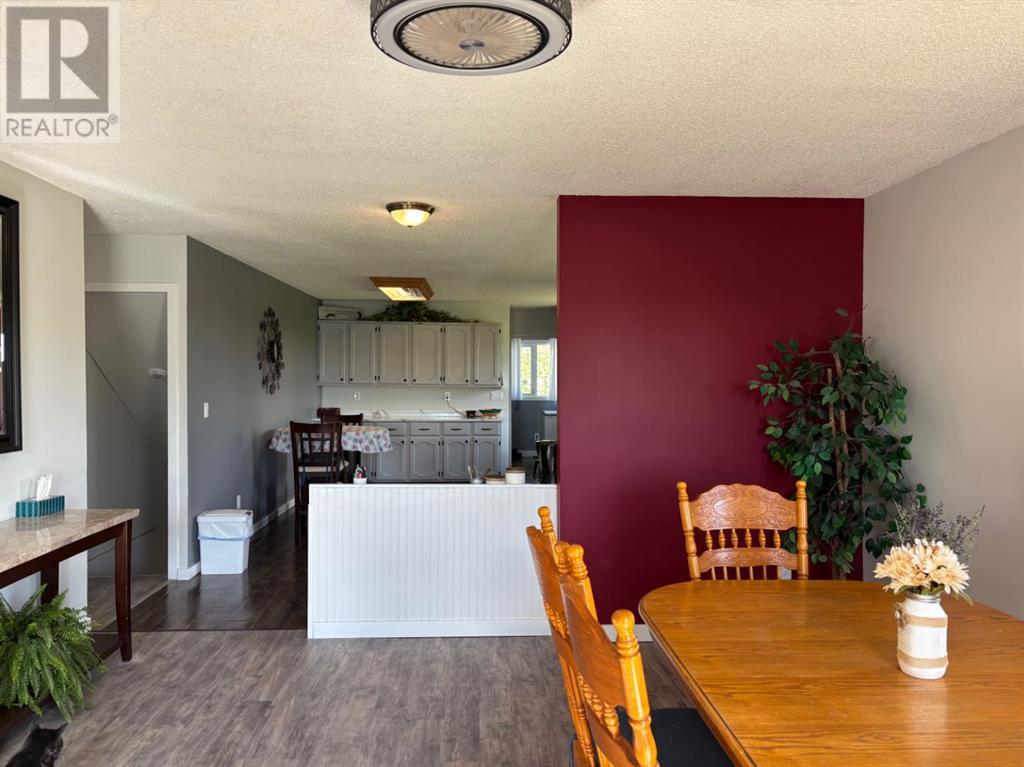365 S 5 St W, Magrath, Alberta  T0K 1J0 - Photo 11 - A2223080