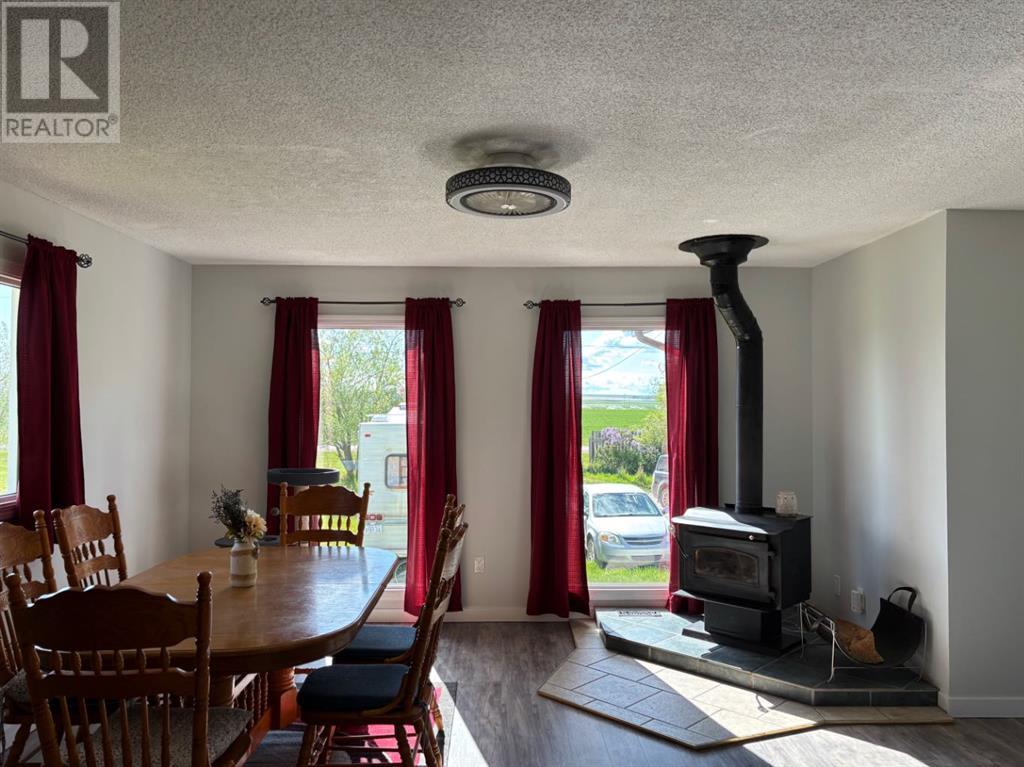 365 S 5 St W, Magrath, Alberta  T0K 1J0 - Photo 9 - A2223080
