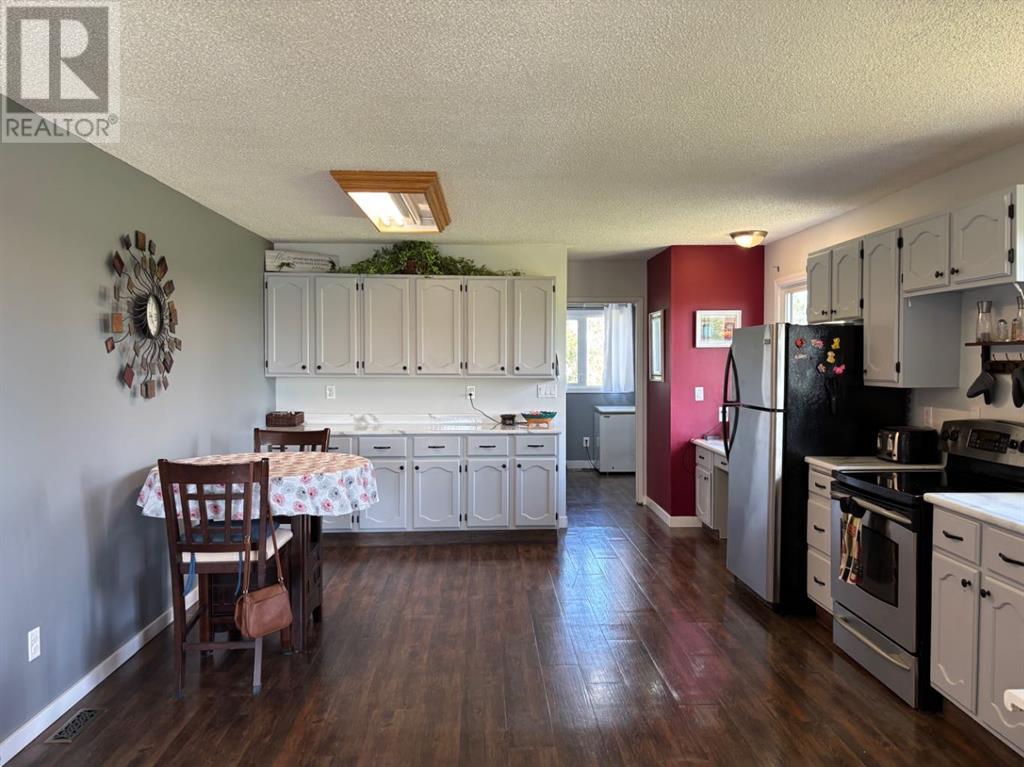 365 S 5 St W, Magrath, Alberta  T0K 1J0 - Photo 12 - A2223080