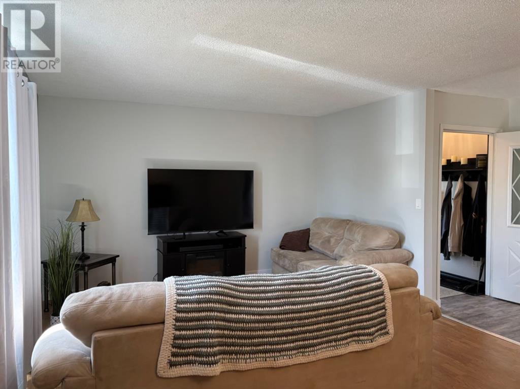 365 S 5 St W, Magrath, Alberta  T0K 1J0 - Photo 7 - A2223080