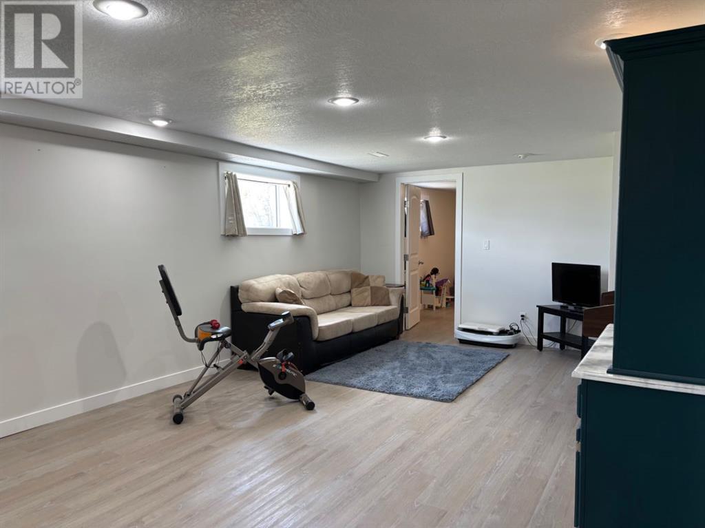 365 S 5 St W, Magrath, Alberta  T0K 1J0 - Photo 31 - A2223080
