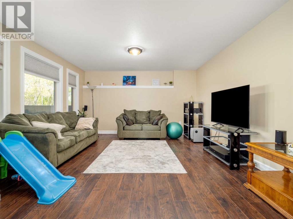 174 S 3rd Street E, Magrath, Alberta  T0K 1J0 - Photo 34 - A2242098