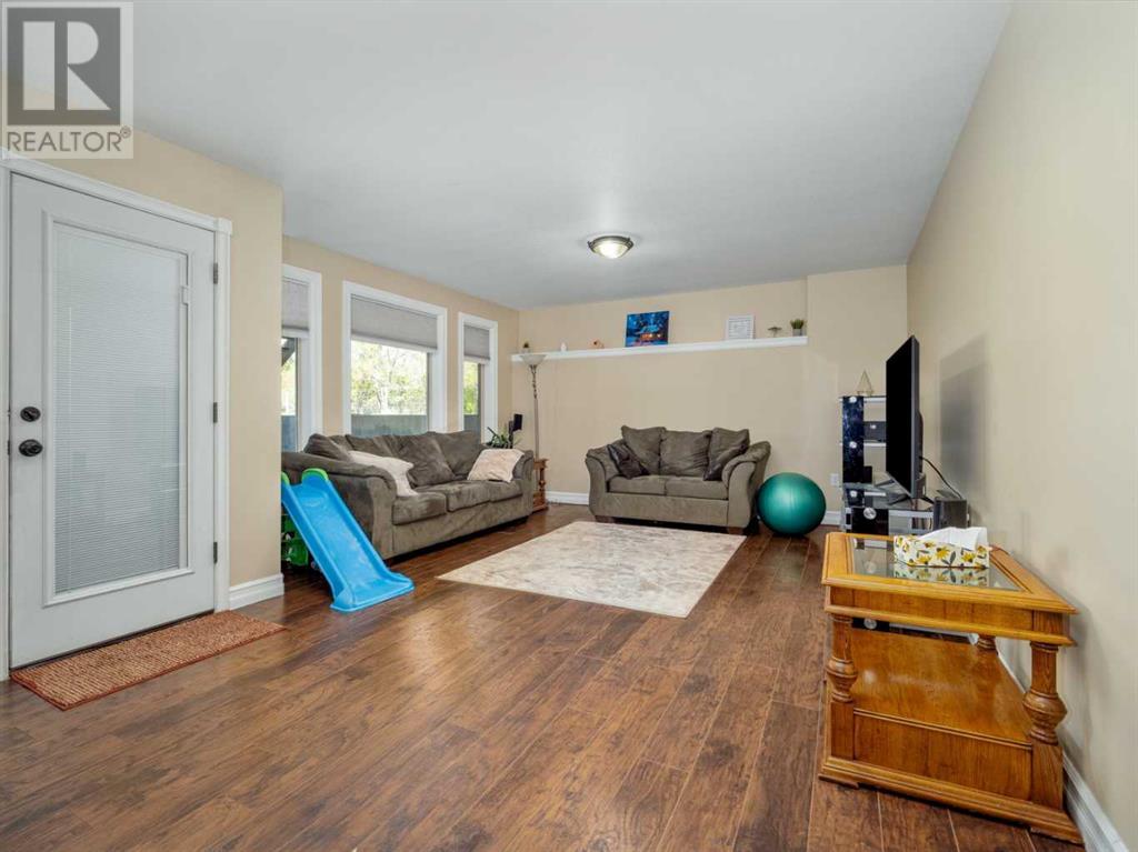 174 S 3rd Street E, Magrath, Alberta  T0K 1J0 - Photo 33 - A2242098