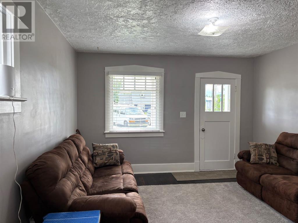 63 W Harker Avenue, Magrath, Alberta  T0K 1J0 - Photo 2 - A2241984