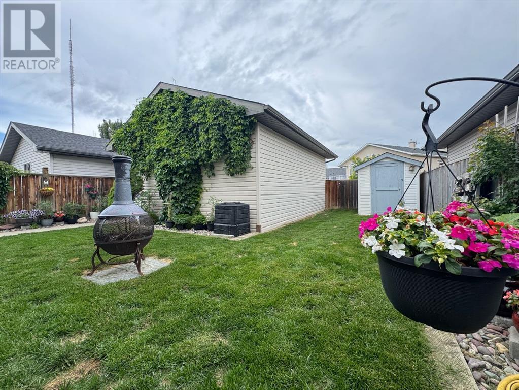 335 Lynx Crescent N, Lethbridge, Alberta  T1H 6X7 - Photo 3 - A2241578