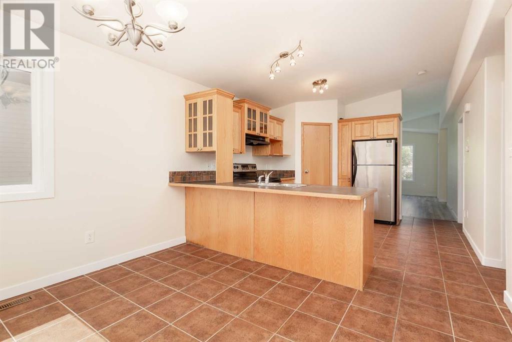 102 Tartan Boulevard W, Lethbridge, Alberta  T1J 5A7 - Photo 9 - A2241966