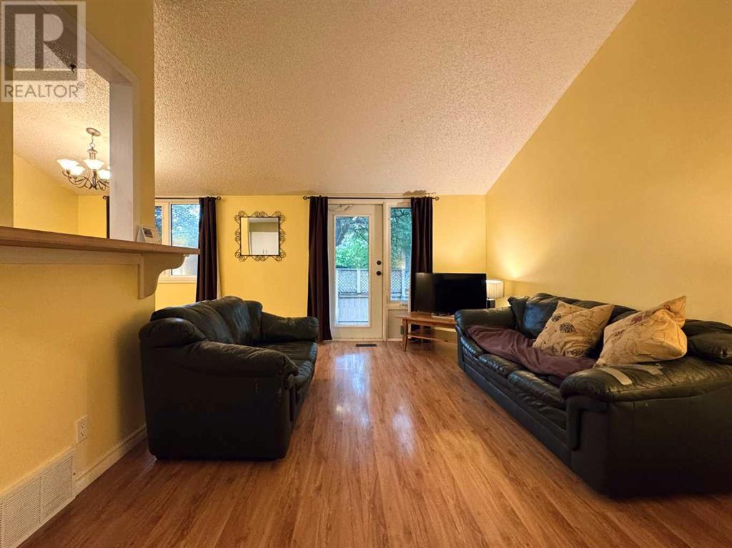 806 Columbia Boulevard W, Lethbridge, Alberta  T1K 5A5 - Photo 2 - A2241395